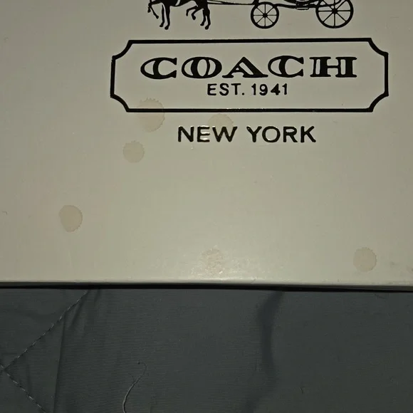 Coach Cream Box with Iconic Logo - Picture 2 of 5